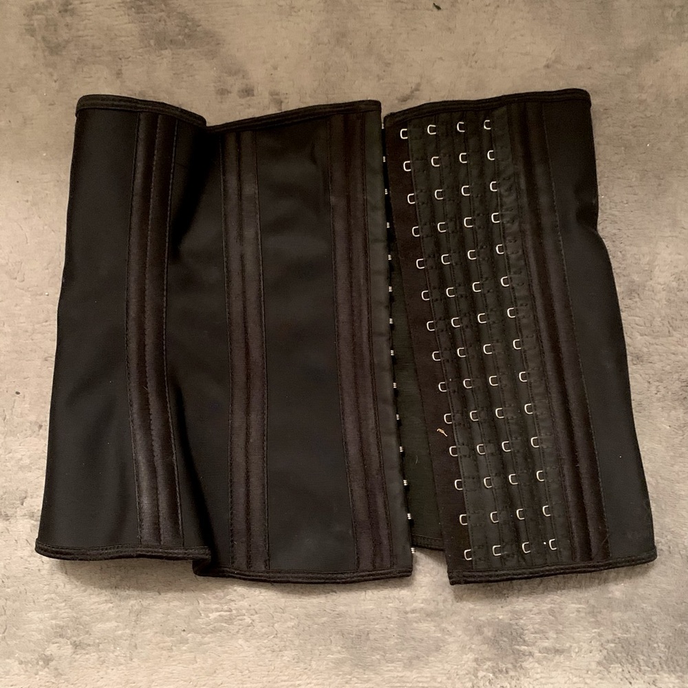 Squeez me skinny waist trainer